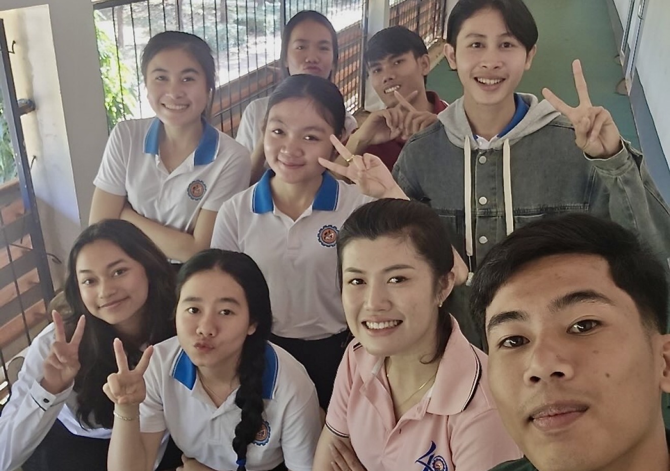 Syalomee Pradhan posing with her students in a selfie