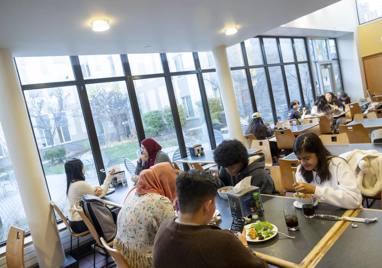 Students dining in NDDH