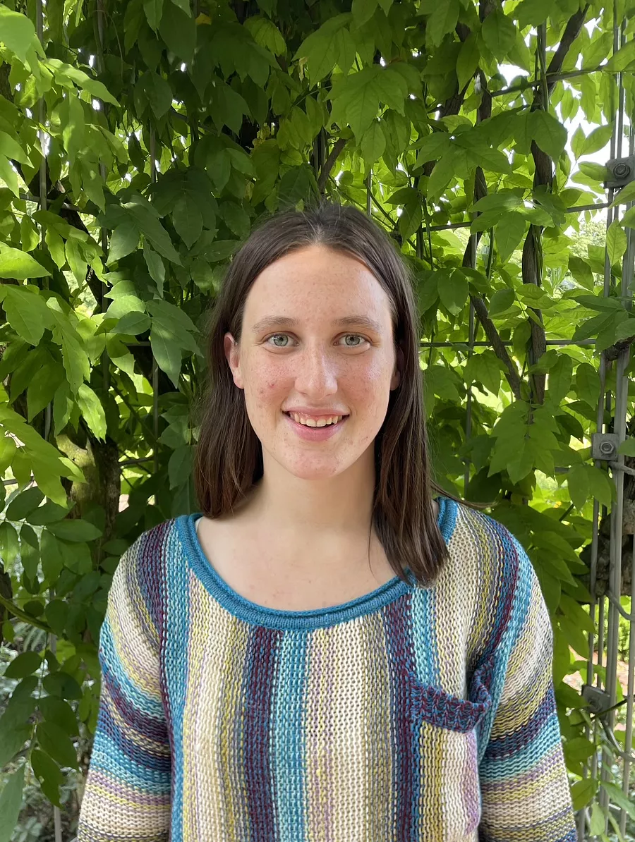 Headshot of Natasha Ring '26 in front of a leafy background