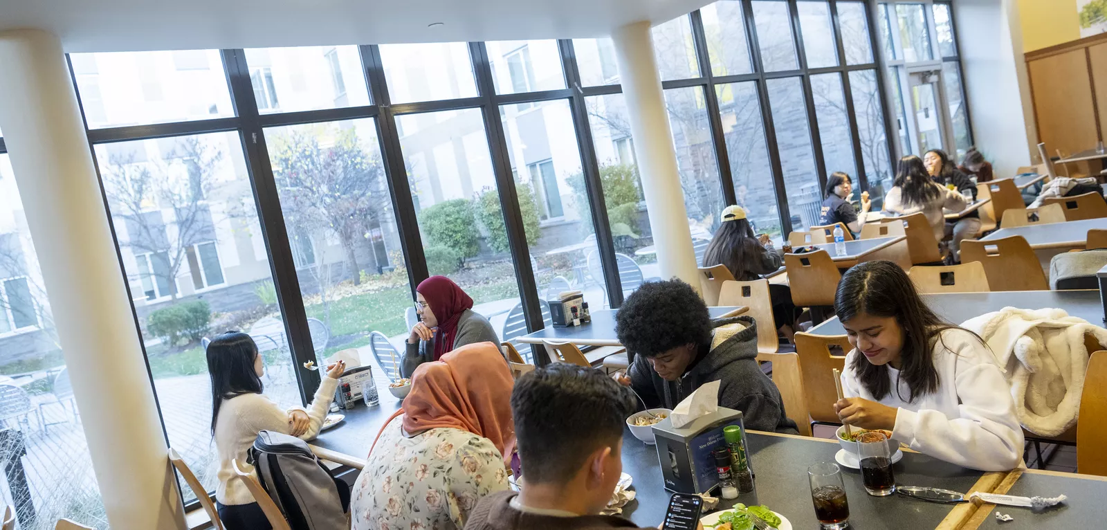 Students dining in NDDH