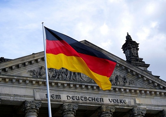 Flag of Germany in front Dem Deutschen Volke building